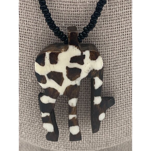 Handmade Beaded Necklace Carved Giraffe Pendant & Gold Clasp - Picture 2 of 4